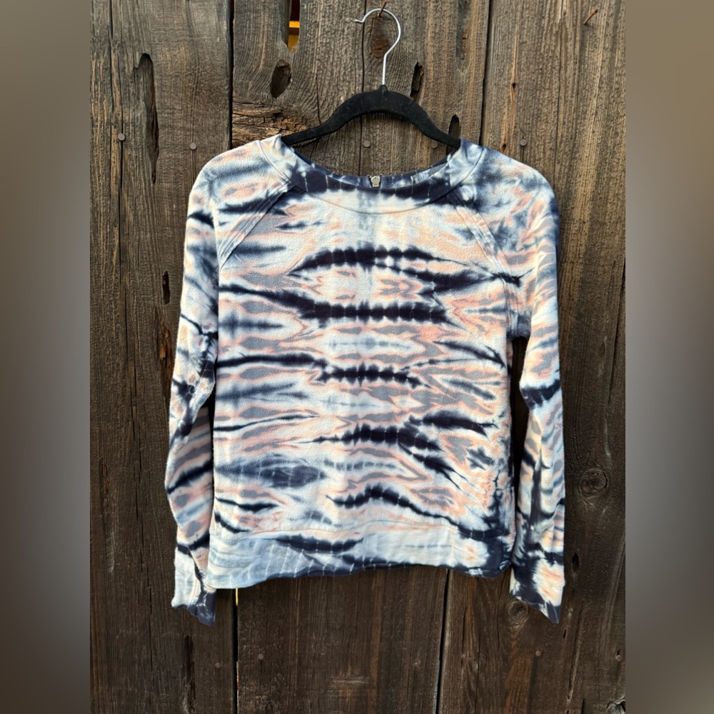 Young Fabulous & Broke YFB Blue & Pink Crewneck Sweater with Quarter Zip Back